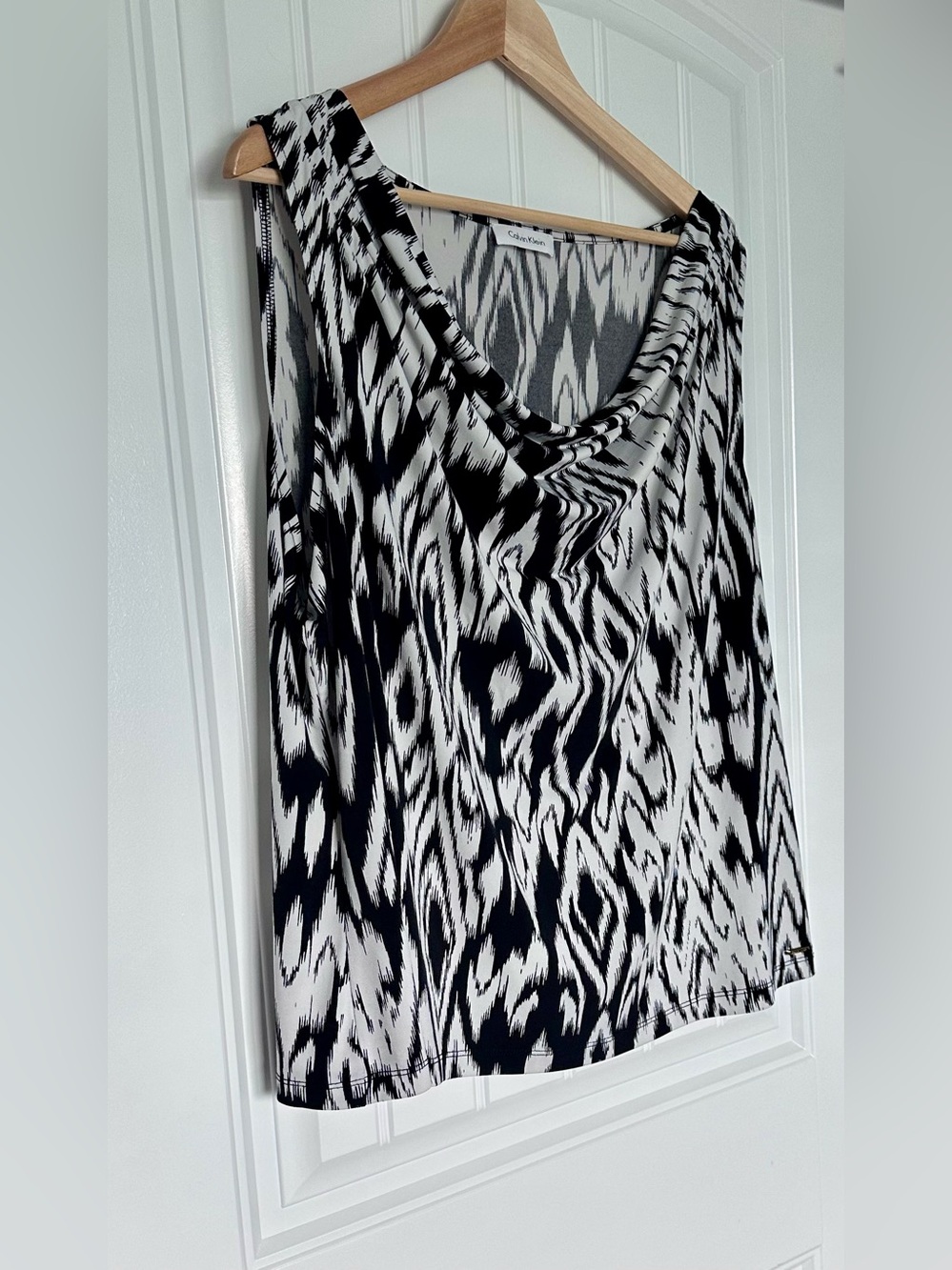 Calvin Klein Sleeveless Drape Neck Abstract Print Top